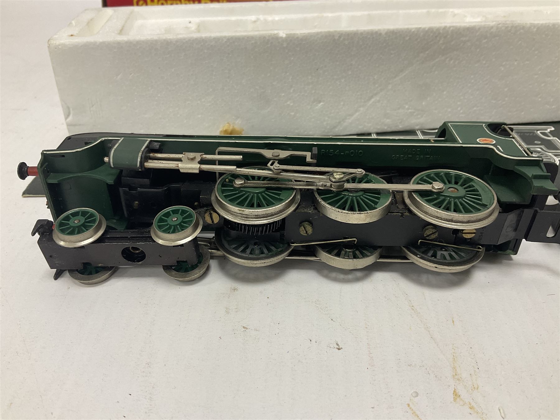 Hornby ‘00’ gauge - Class N15 4-6-0 ‘Sir Dinadan’ locomotive no.795 in SR green; Coronation Class 7P 4-6-2 ‘Duchess of Sutherland’ locomotive no.6233 in LMS maroon; Class 7P 4-6-2 ‘The Princess Royal’ locomotive no.6200 in LMS maroon; Class A4 4-6-2 ‘Mallard’ locomotive no.60022 in BR green; in original boxes (4) 