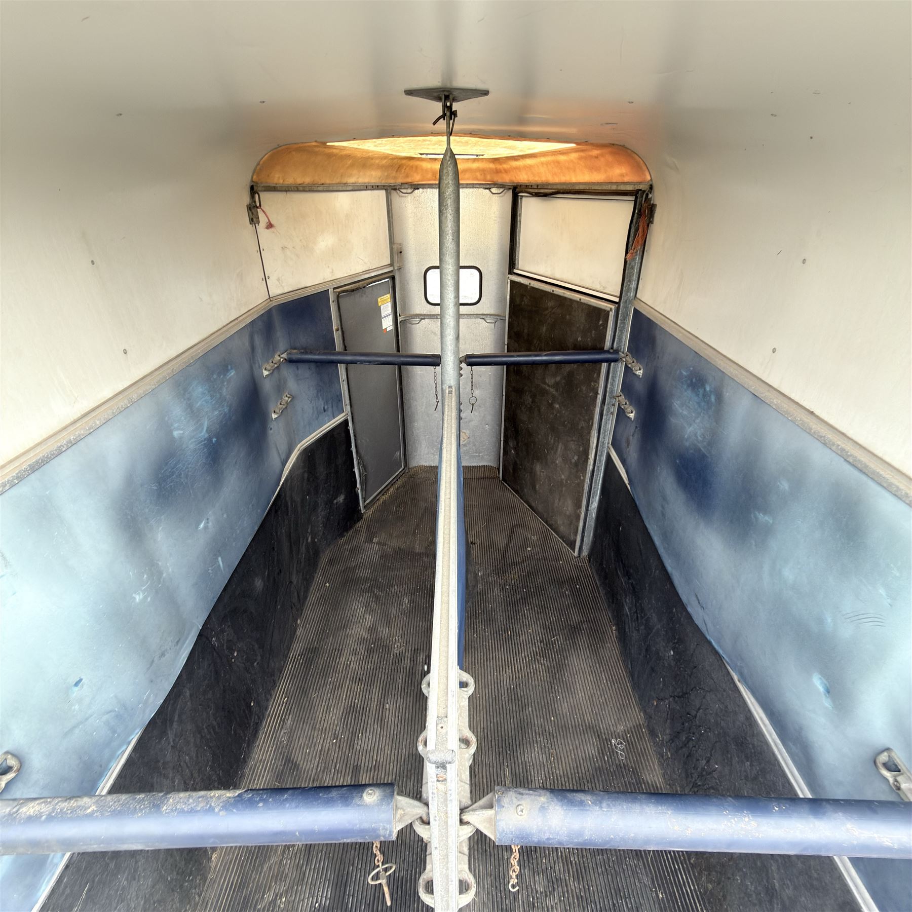 Ifor Williams HB505R horse trailer