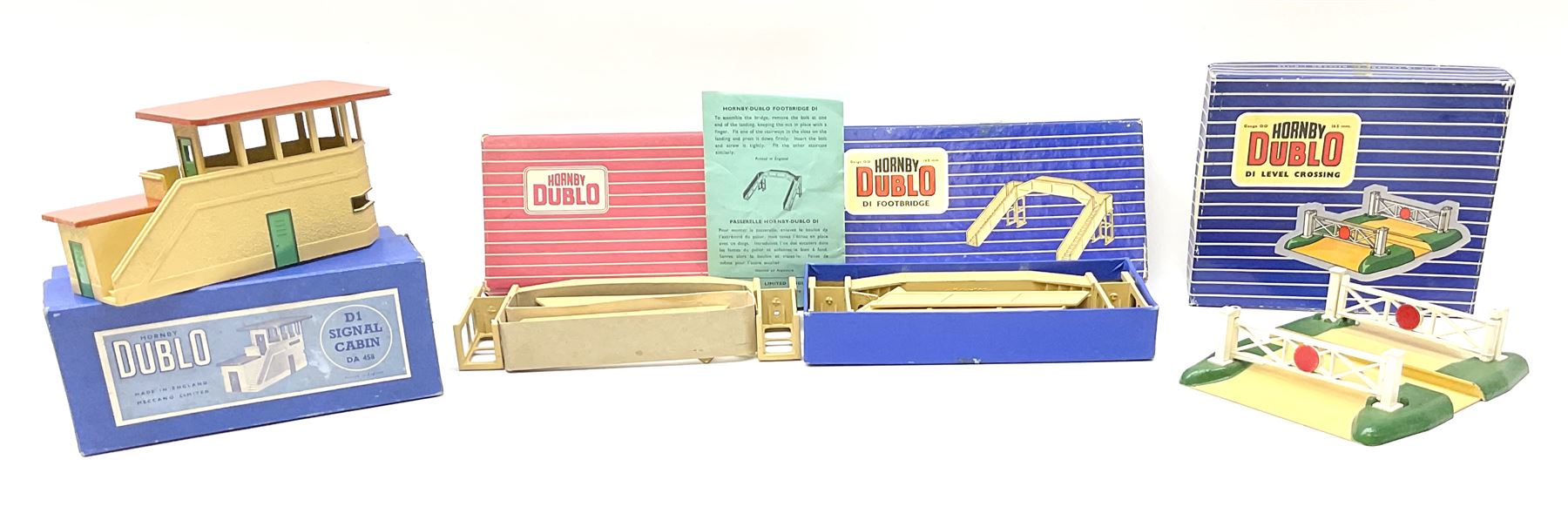Hornby Dublo - D1 Level Crossing; D1 Signal Cabin with orange roof; D1 Footbridge; and 5010 Footbridge; all boxed (4)
