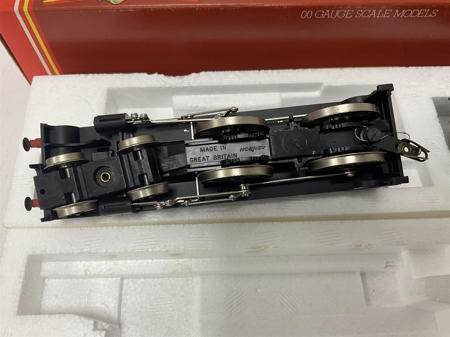 Hornby ‘00’ gauge - Class B17 4-6-0 ‘Manchester United’ locomotive no.2862 in LNER green; Class B17 4-6-0 ‘Leeds United’ locomotive no.61656 in BR green; Class D41/1 4-4-0 ‘Yorkshire’ locomotive no. 62700; Class 49/1 4-4-0 ‘Cheshire’ locomotive no.2753 in LNER green; in original boxes (4) 