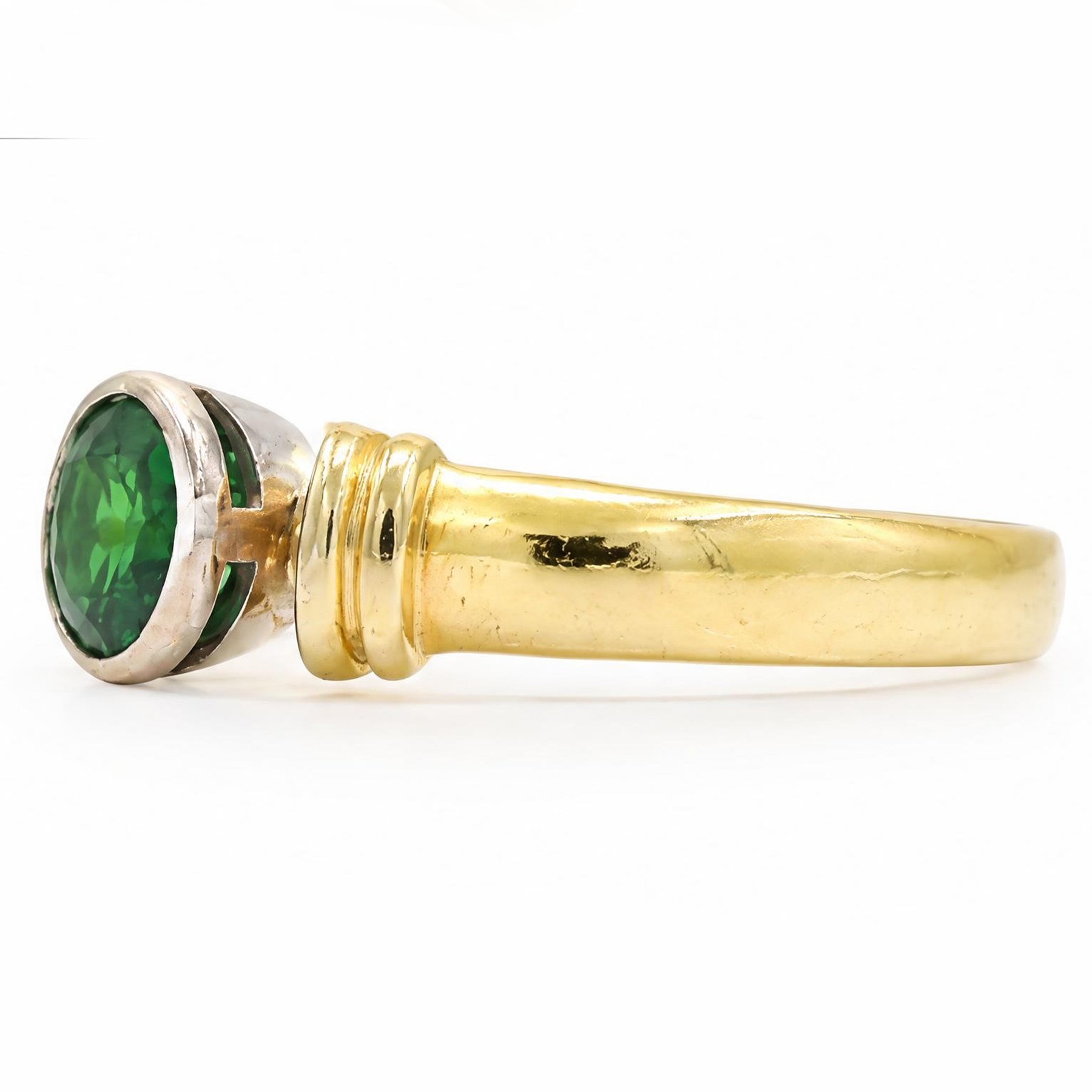 18ct gold tsavorite garnet ring, bezel set with a single round cut garnet, Birmingham 1992