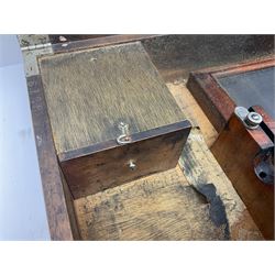 Underwood standard duplicator, in original wooden box, with gilt lettering to cover