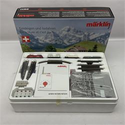 Marklin 'Z' gauge - No.81852 train set with double pantograph locomotive and four goods wagons; boxed