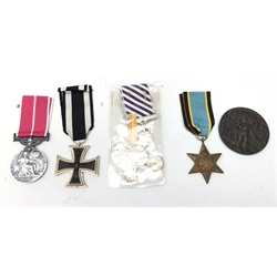  Lusitania propaganda medallion unboxed,  and four replica medals - WW1 German Iron Cross 2nd Class, WW2 Air Crew Europe Stat. WW1 Distinguished flying Cross and British Empire Medal Military Divison (5)  
