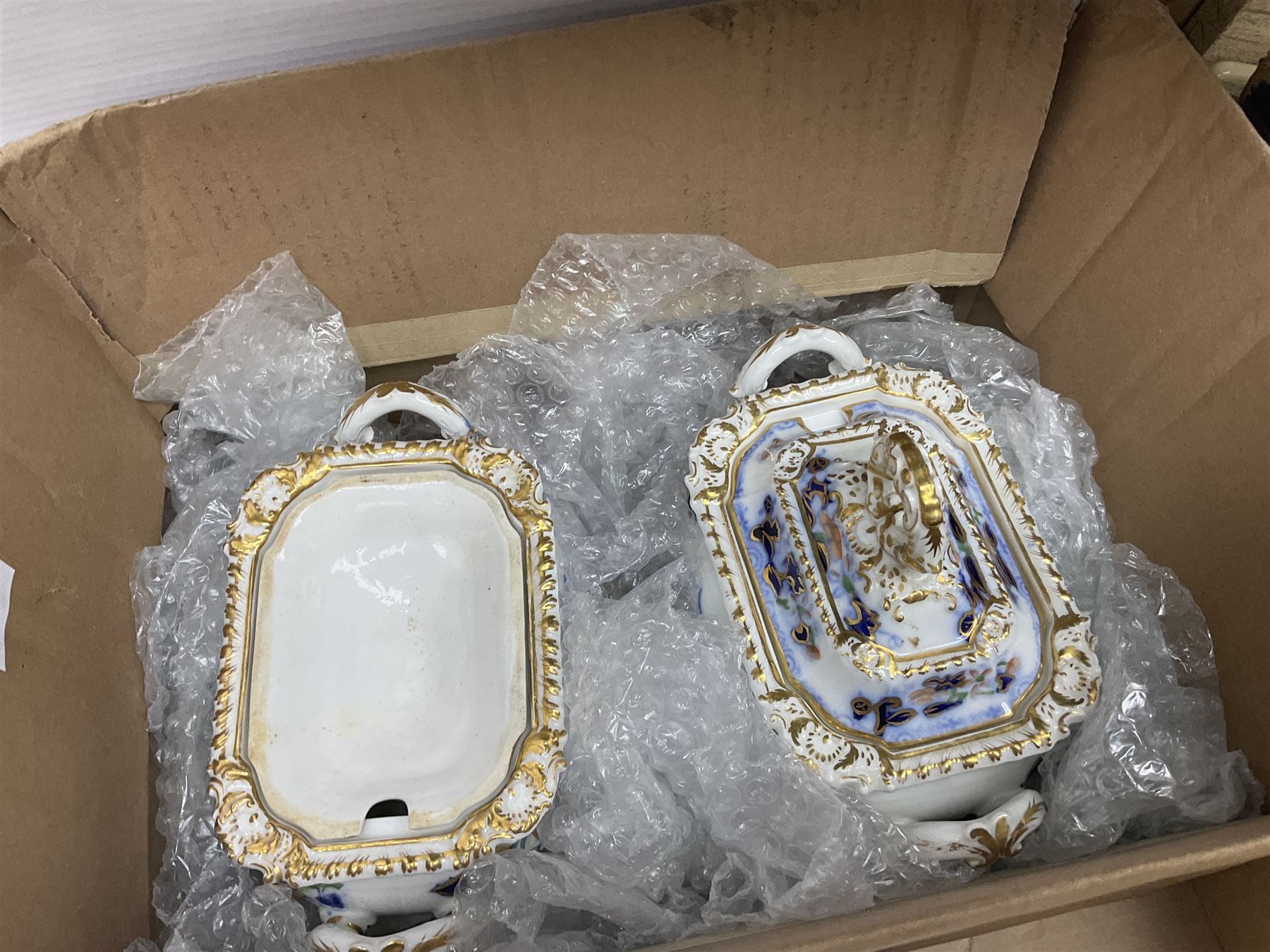 Indian tree tea wares, a quantity of diecast vehicles, glass vase and cover, Daler Rowney Easel in case and other collectables 