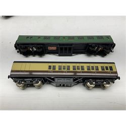 Exley '00' gauge - fourteen various coaches comprising four LMS maroon (3322 3rd, 2202 3rd, 6665 3rd and 388 Sleeping Car 3rd), LNER green/cream Buffet Car 21419, LNER teak 8639 1st, Southern green 6688 3rd, GWR brown/cream 3322 3rd, LNER 206 3rd, LNER 319 1st/3rd, SR green 351 3rd, SR green 188 Parcel Van, GWR 331 3rd and GWR 362 3rd; all unboxed (14)