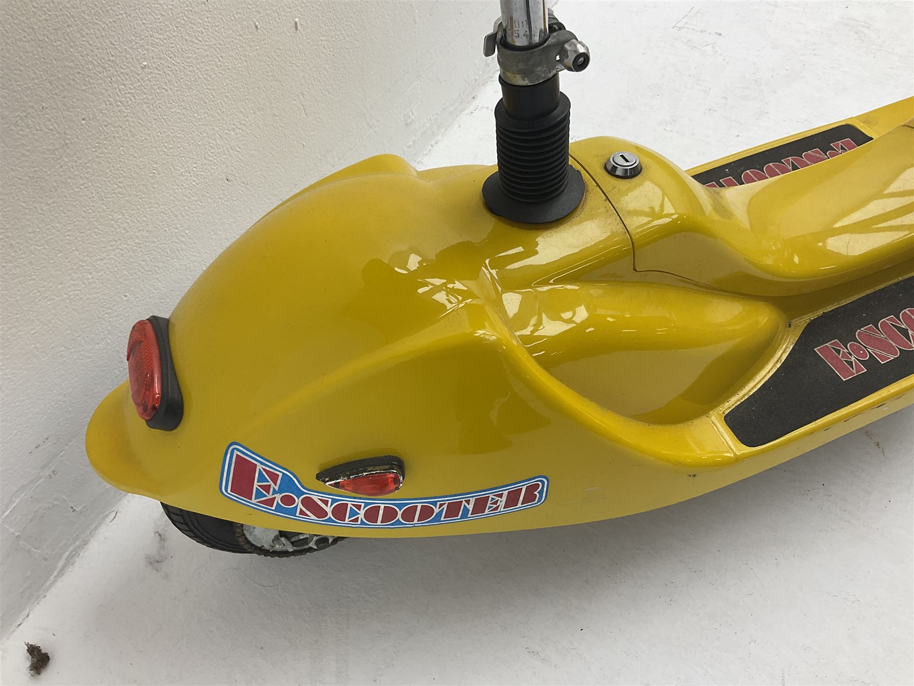 E-Scooter yellow electric 2-wheel scooter with seat and charger L106cm