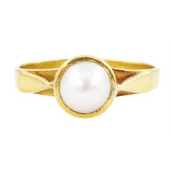 21ct gold pearl ring, single split cultured white pearl, bezel set
