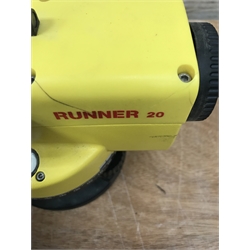 Leica Runner 20 with aluminium tripod and staff