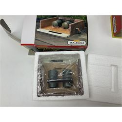 Hornby '00' gauge - thirteen Skaledale trackside buildings/accessories including R8737 Small Gasholder, R9653 Baptist Church, R8542 Holly Farm Workshop, R8534 Signal Box, R8854 Fan Drift, R8525 Holly Farm Stables, R9531 Magna Waiting Room, R8778 Fan House, R8709 Fuel oil Tanks etc; all boxed (13)