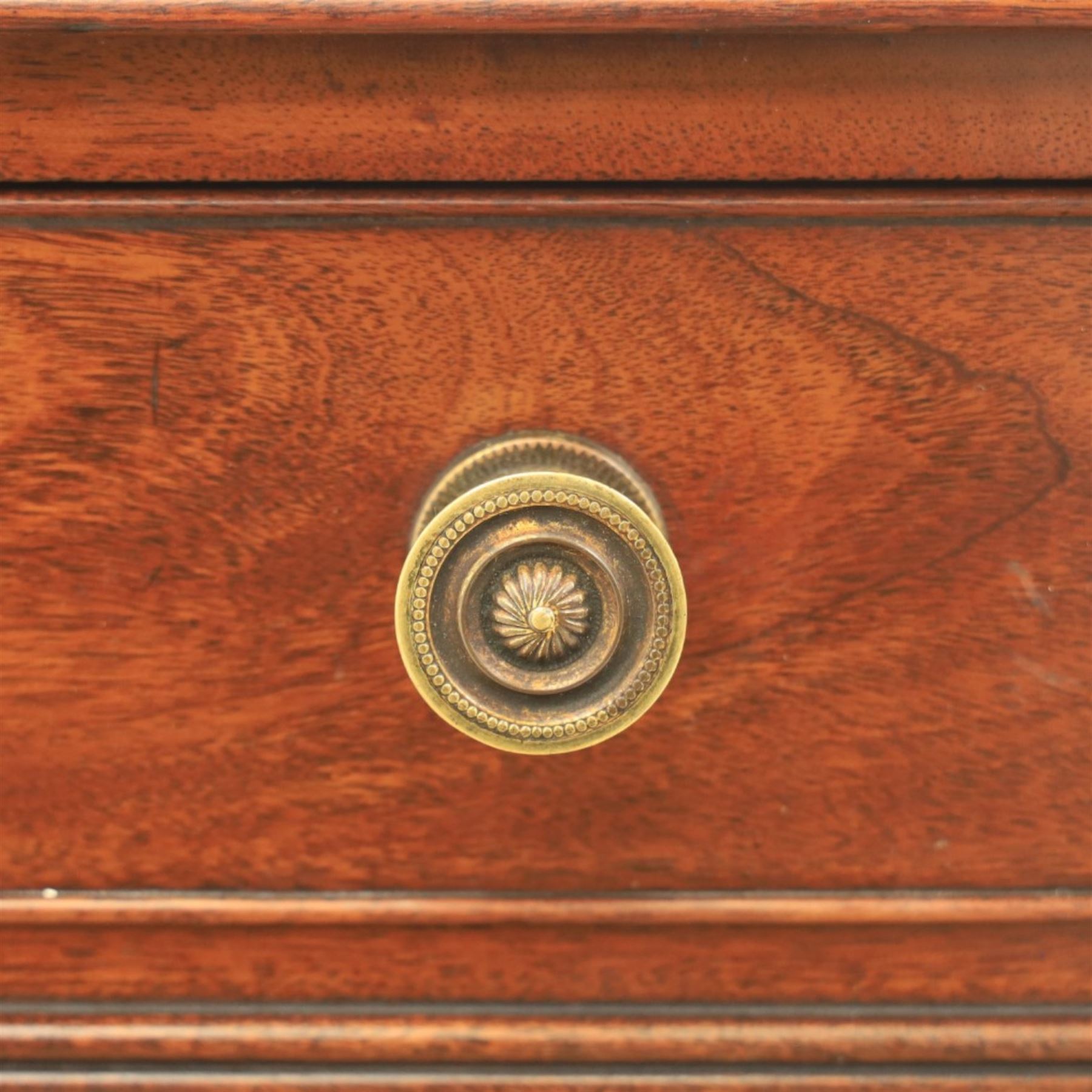 Early 19th century mahogany dressing table, rectangular top with three quarter gallery, frieze drawer with two brass knobs, stamped 'Gillow', raised on turned and reeded supports 
