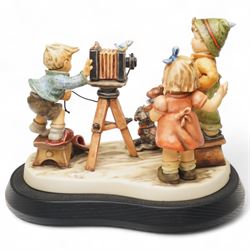 Goebel M I Hummel Club limited edition 25th Anniversary Group figurine 'Picture Perfect', numbered 552/2500, modelled as four children taking a photograph, with stand and plaque, printed marks to base, excluding plinth W27cm 