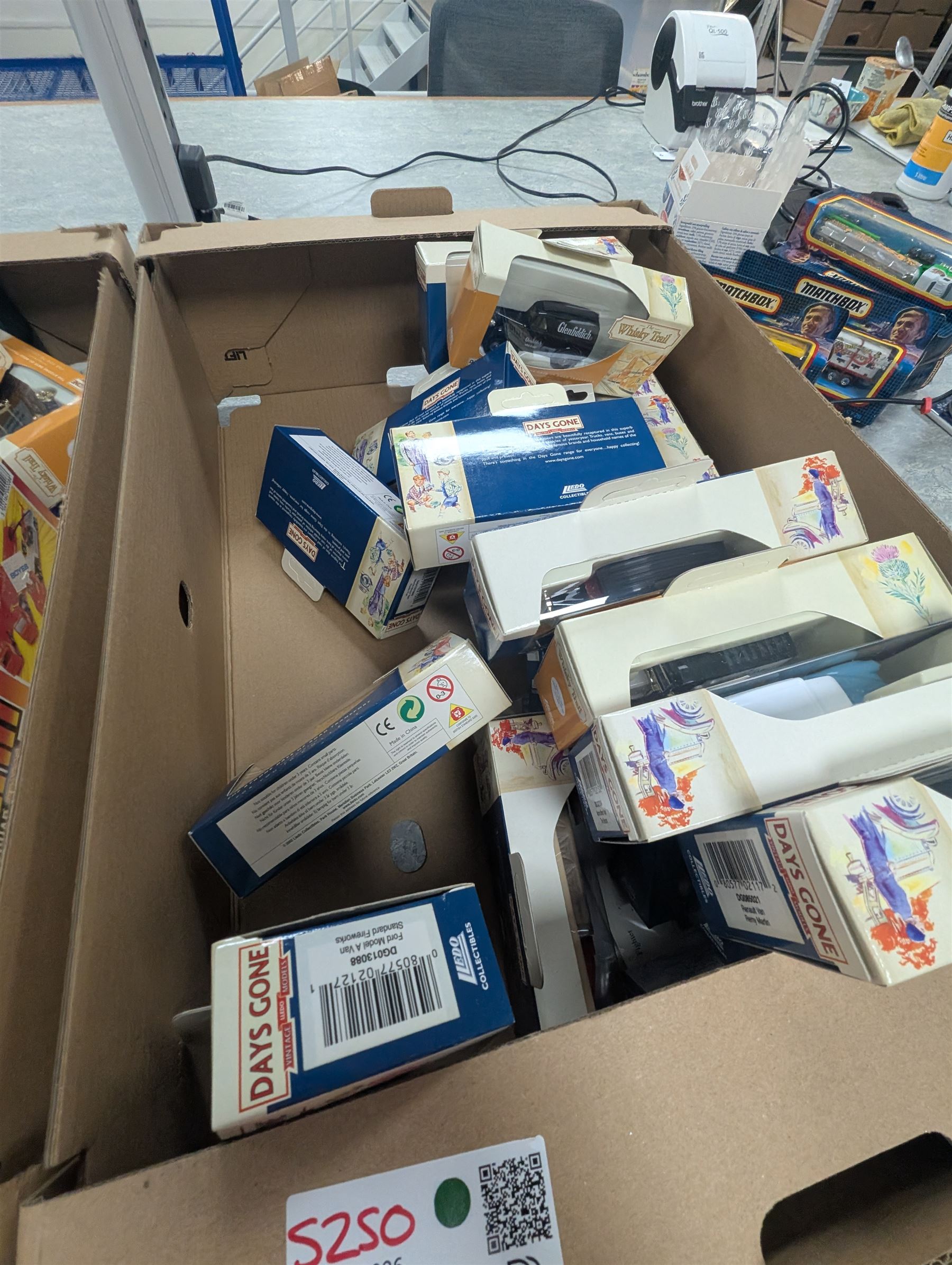 Collection of diecast model cars, incluidng Lledo Days Gone and Oxford Diecast and Lledo Trackside examples, all boxed, together with a Ringtons Giftset, boxed, tin three boxes