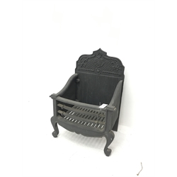 Cast iron dog grate with ornate shaped back, W46cm, D36cm, H74cm