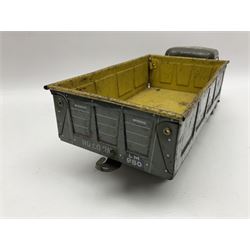 Louis Marx tin plate scale model of Royal Artillery Army transport lorry, circa 1940, H11cm, L32cm 