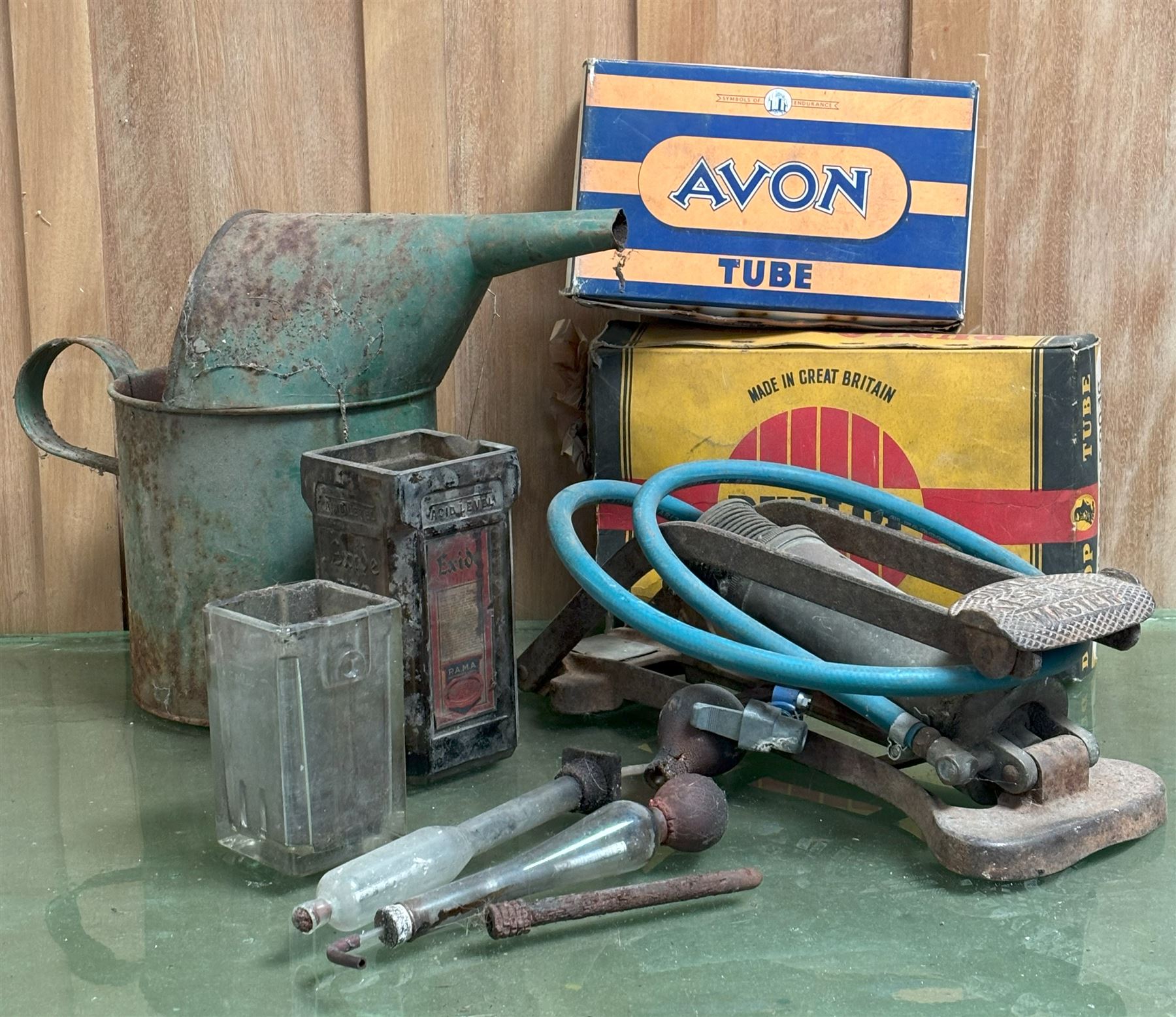 Early motoring interest, to include a Duplex foot pump, a vintage 1 Gallon oil tin, two glass acid battery cases etc.  - COLLECTION BY APPOINTMENT FROM: The White House, Thirsk Road, Easingwold, York, YO61 3NF - CALL 01723 507111 TO ARRANGE