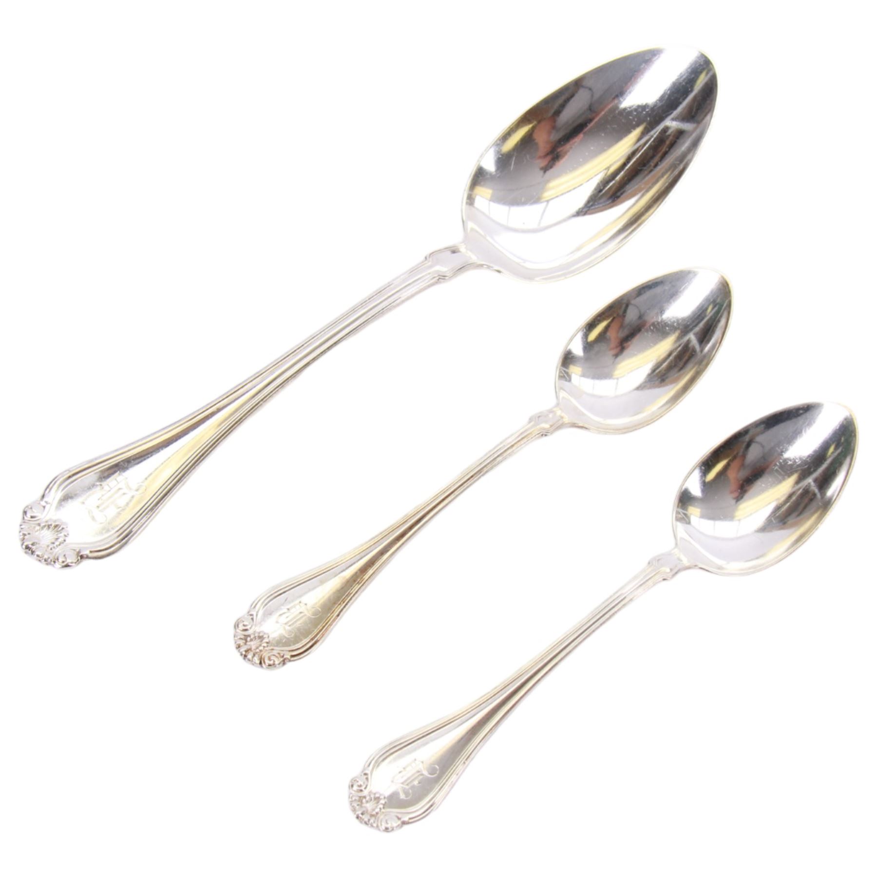 Late 19th/early 20th century American silver Shell & Thread type pattern part canteen, comprising twelve table spoons, twelve table forks, twelve dessert forks, twelve mother of pearl handled butter knives, eleven smaller mother of pearl handled butter knives, eleven teaspoons, twelve pastry forks, six parfait spoons, and large soup ladle, marked for Mermod, Jaccard & Co., St Lois, Missouri, also marked Sterling