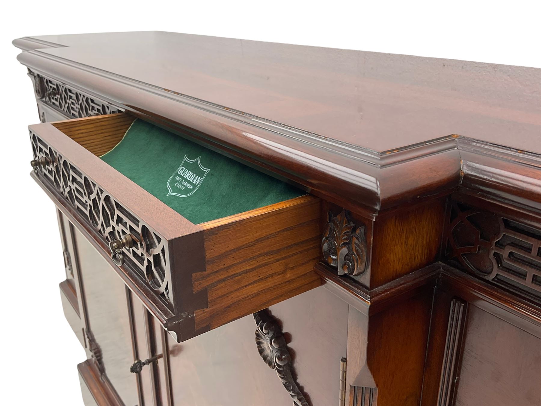 Wade - Georgian style mahogany break front sideboard | Antique