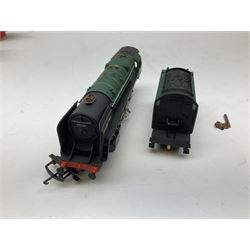 Hornby '00' gauge - Class 9F 2-10-0 locomotive 'Evening Star' No.92220; Class A3 4-6-2 locomotive 'Flying Scotsman' No.4472; and Class 37 Diesel Co-Co locomotive No.37130; all boxed (3)