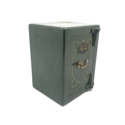 20th century cast iron Tapp & Toothill Ltd, Bradford safe, single door enclosing single drawer, painted green finish, W39cm, H52cm, D39cm