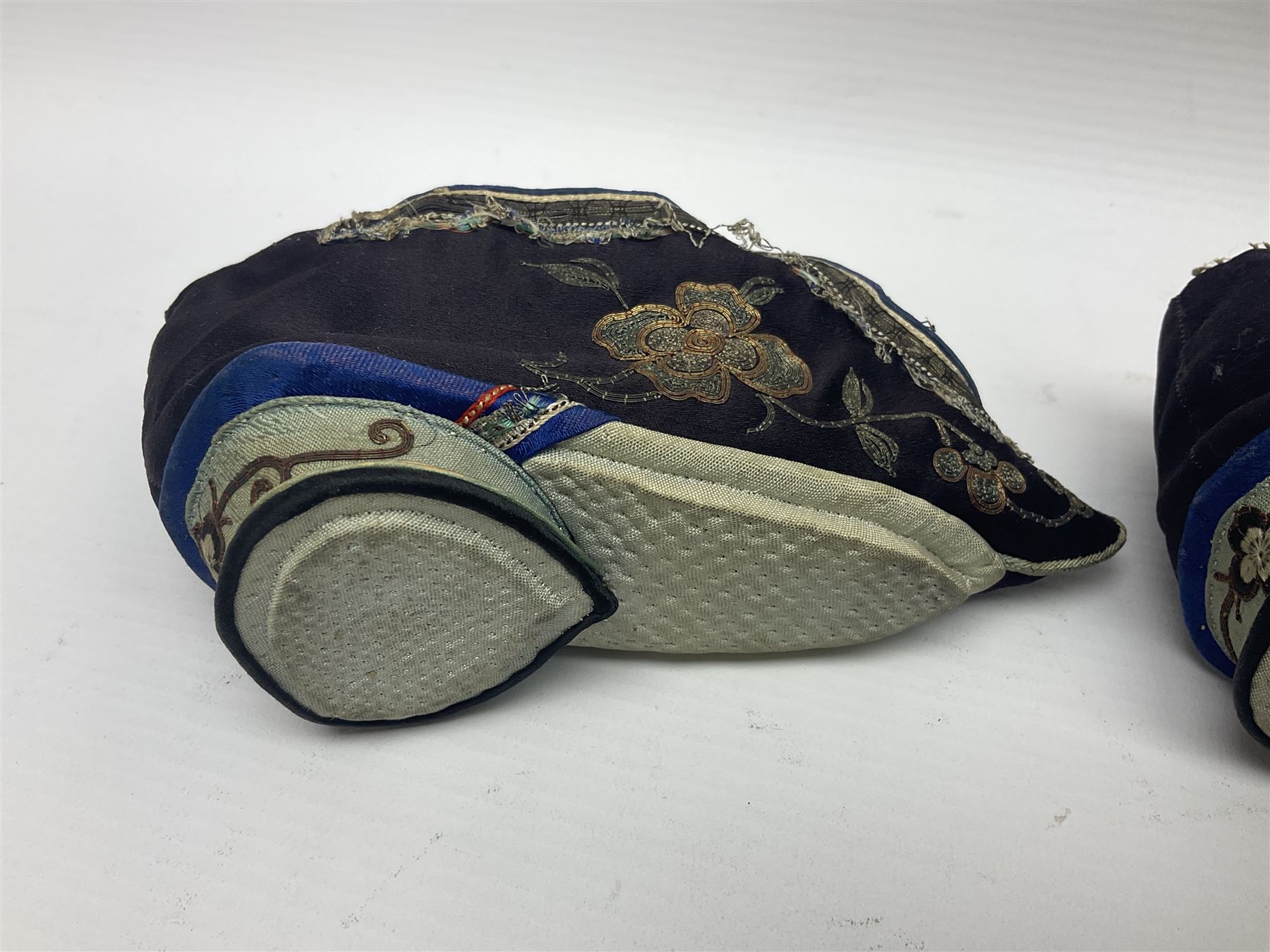 Pair of Chinese silk embroidered lotus shoes, for bound feet, a blue ground with floral detailing L15cm