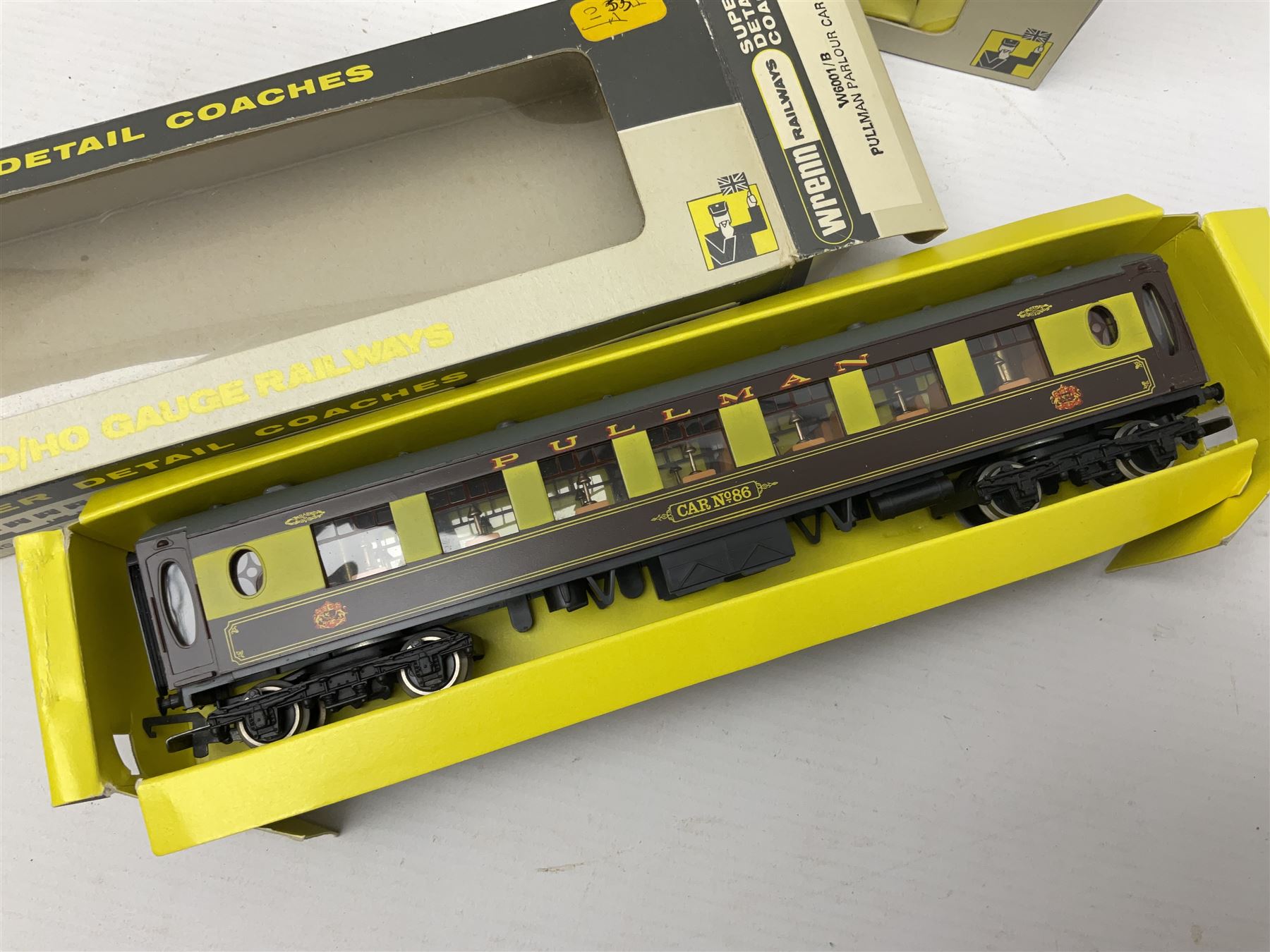 Wrenn '00' gauge - three Pullman passenger coaches 'Vera', 'Audrey' and 'Car No.86'; all boxed; and two 'Brighton Belle' 1st Class coaches Nos.S280S and S284S; both unboxed (5)