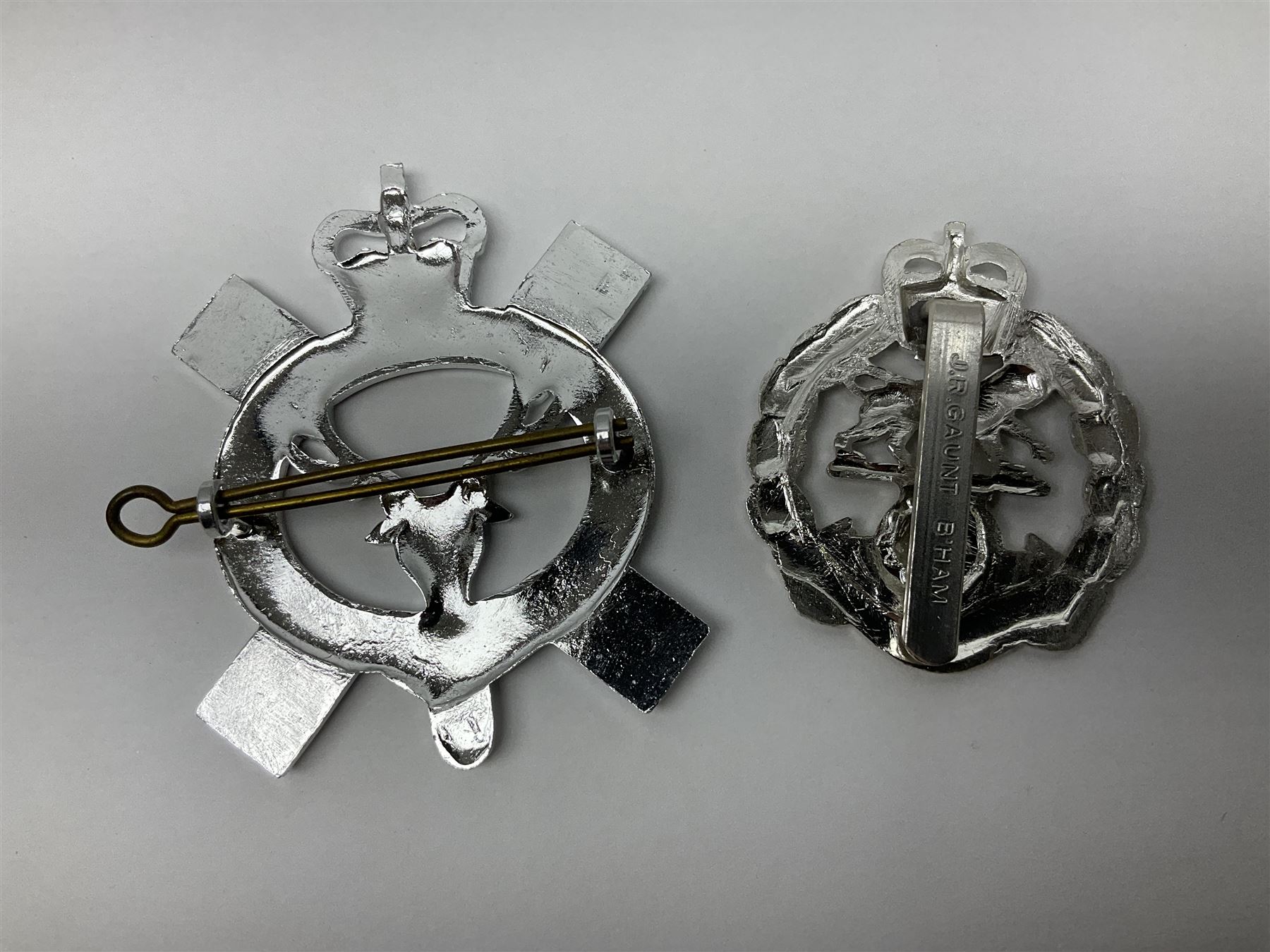 Military badges - approximately eighty predominantly staybrite glengarry, cap and collar badges and small quantity of plastic badges