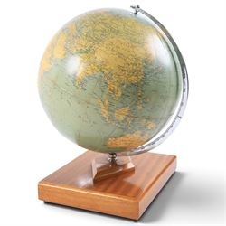 Mid 20th cent. Philips' Challenge Globe pub. 1969, chrome support mounted on teak base with enclosed original Philips' Record Atlas, H46cm