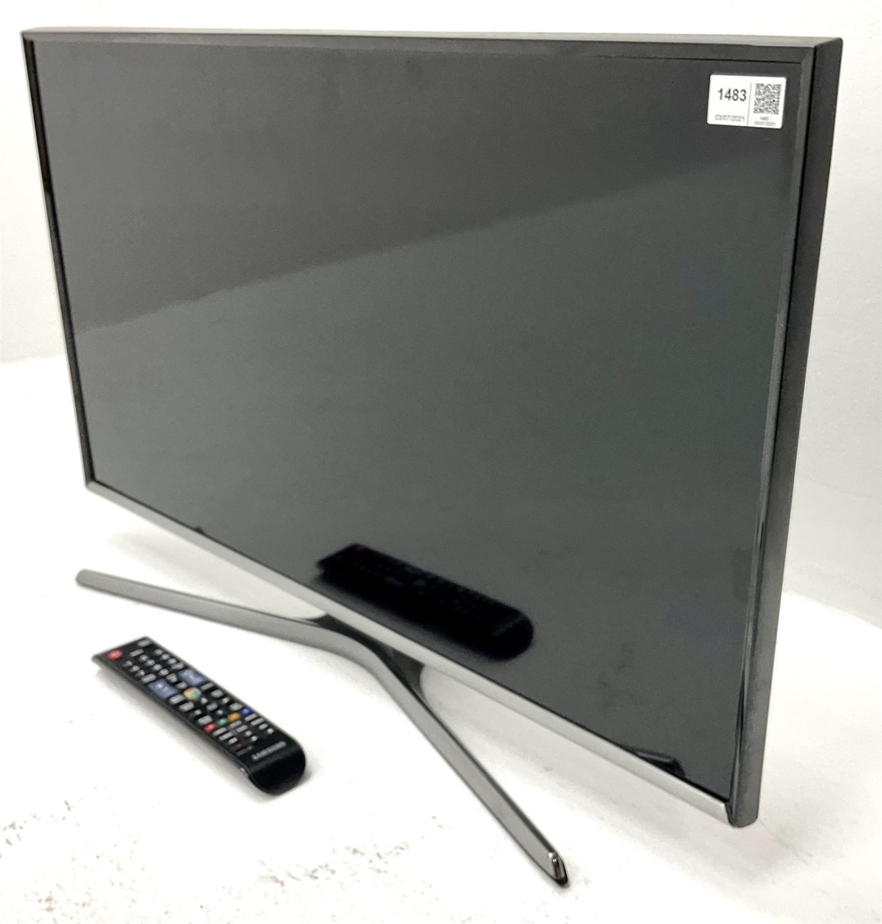 Samsung UE32J5500AK television with remote control 