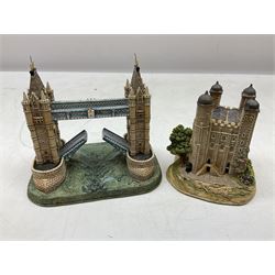 Six Lilliput Lane models from the 'Britain's Heritage' collection, comprising Hampton Court Palace, Tower Bridge, Tower of London, Buckingham Palace, Marble Arch and Big Ben, all boxed