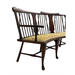 Georgian design curved Windsor settee or settle, shaped cresting rail over triple vase shaped splats and stick back, upholstered seat, on cabriole front supports joined by a series of swell turned stretchers