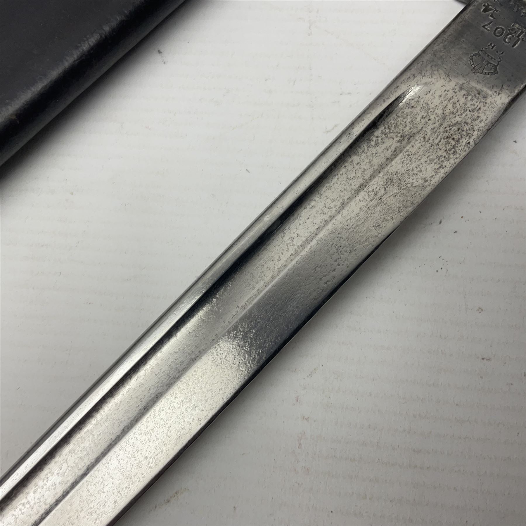 WW1 British pattern 1907 bayonet in polished condition with 43cm fullered steel blade by Sanderson, various marks to ricasso including date 12-14; in steel mounted leather covered scabbard L58cm overall