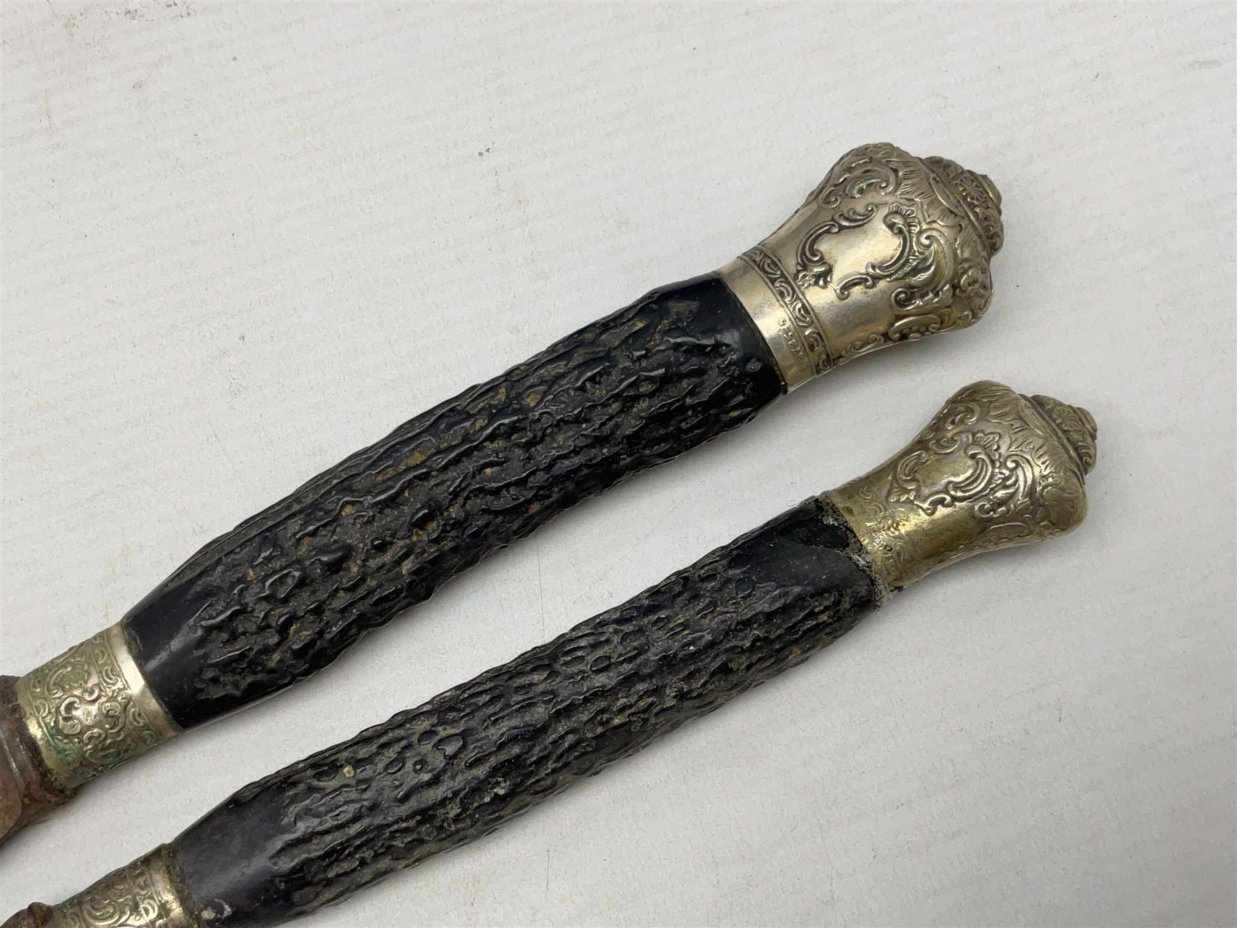James Deakin & Sons five piece horn handled carving set, in blue velvet lined fitted case, L43cm