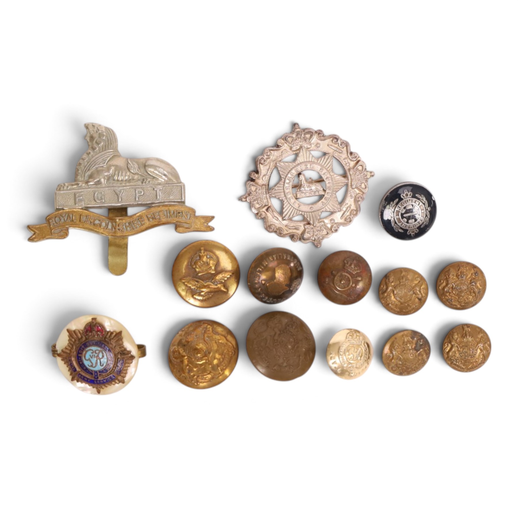 Lincolnshire regiment 1893  silver regimental brooch, hallmarked, together with Royal Lincolnshire cap badge, various military buttons and other military items  