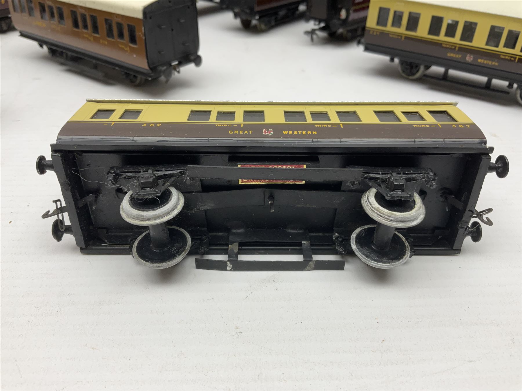 Exley '00' gauge - fourteen various coaches comprising four LMS maroon (3322 3rd, 2202 3rd, 6665 3rd and 388 Sleeping Car 3rd), LNER green/cream Buffet Car 21419, LNER teak 8639 1st, Southern green 6688 3rd, GWR brown/cream 3322 3rd, LNER 206 3rd, LNER 319 1st/3rd, SR green 351 3rd, SR green 188 Parcel Van, GWR 331 3rd and GWR 362 3rd; all unboxed (14)