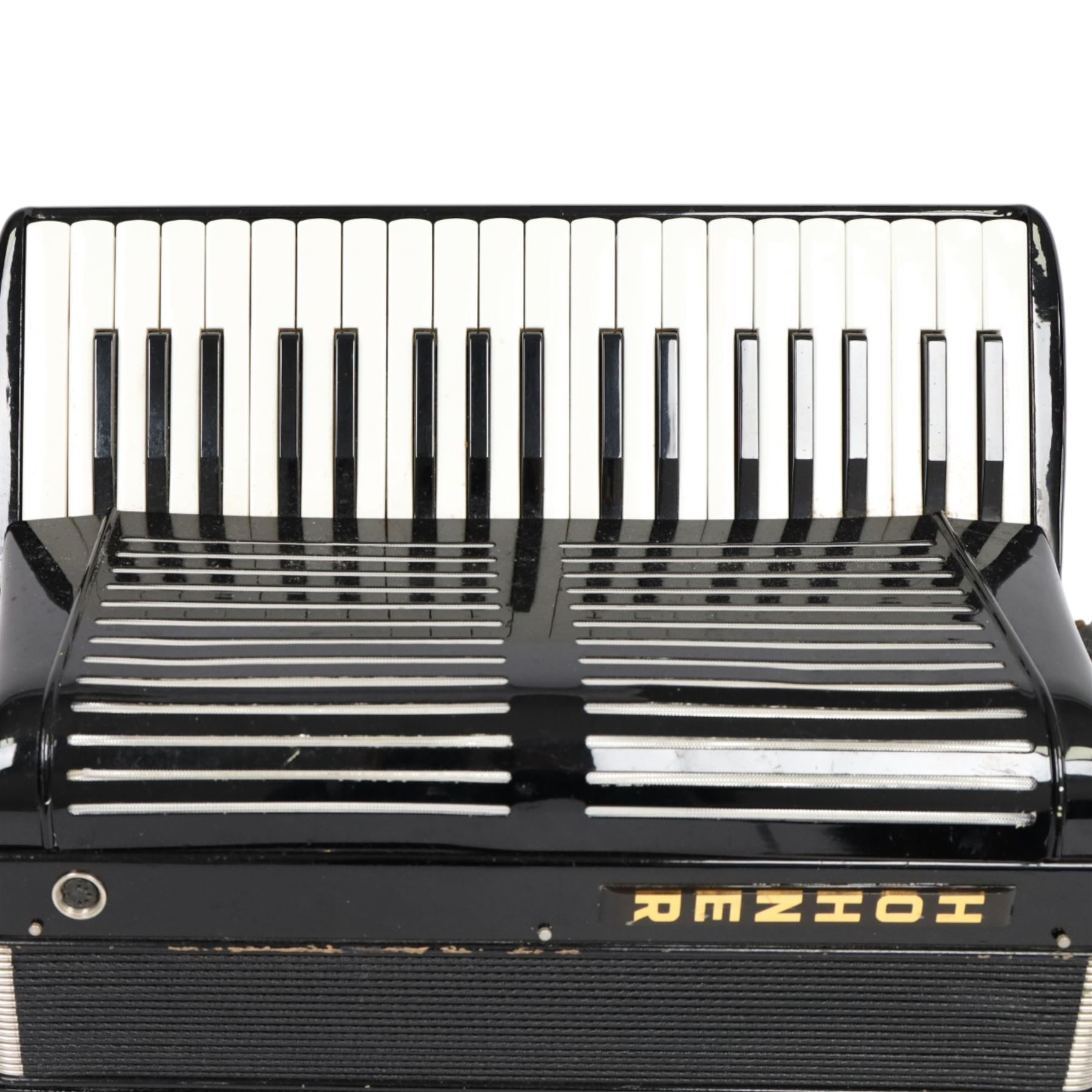 Hohner Bariton 371 basso piano accordion, with 37 keys, in black gloss finish, with carry stap and hard case