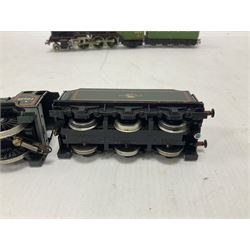 Various makers ‘00’ gauge - Hornby Class D41/1 4-4-0 ‘Yorkshire’ locomotive no.62700 in BR black and Green Schools Class 4-4-0 ‘Wellington’ locomotive no.30902 in BR green; G&R Wrenn Class R1 Tank 0-6-0T locomotive no.1127 in green; Trix Trains Class A2 4-6-2 ‘A.H.Peppercorn’ locomotive no.525 in LNER green (4) 