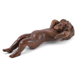 18th century carved oak cherub, with hands raised behind head, H26cm 
