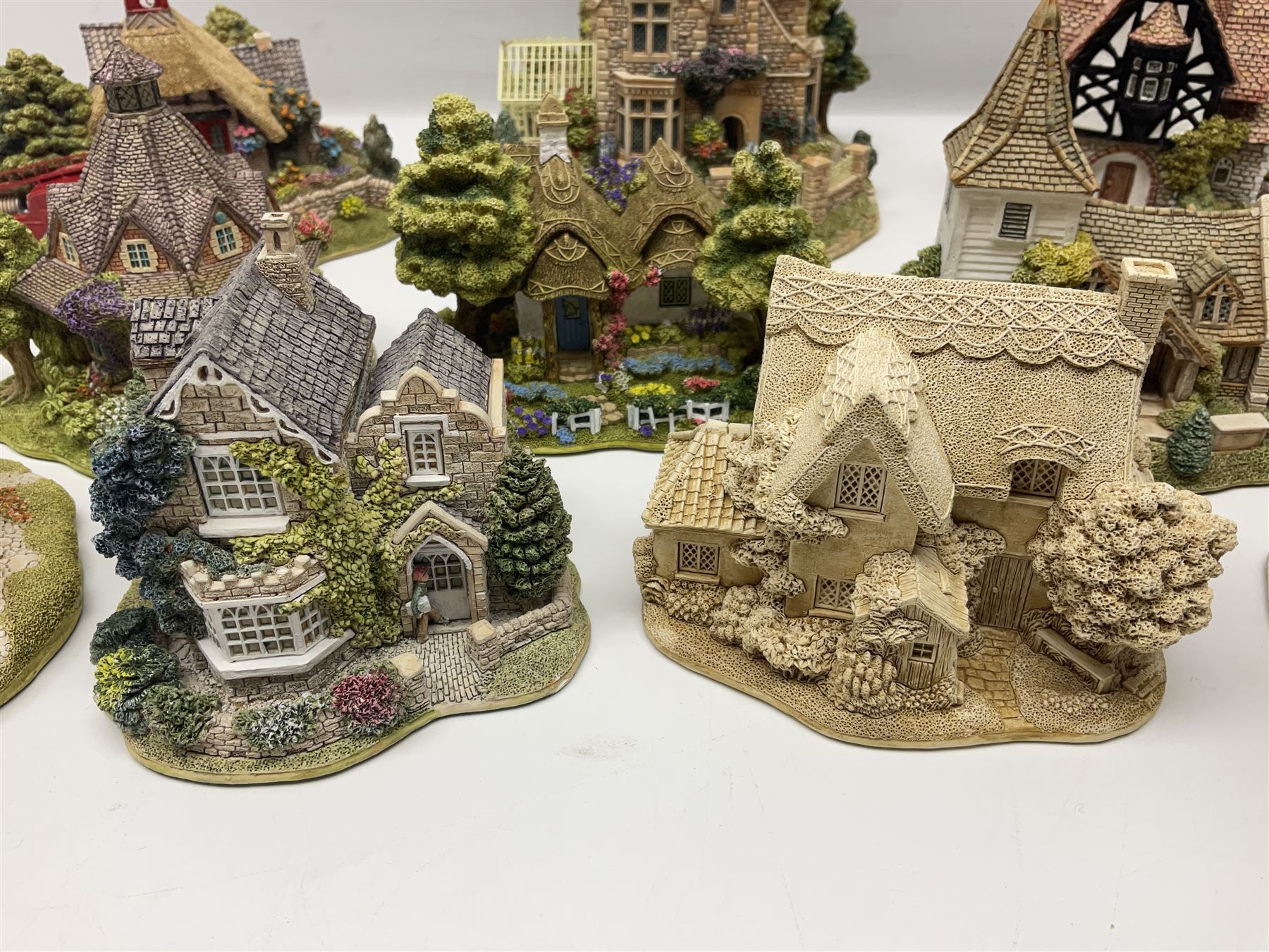 Ten Lilliput Lane models, to include Firemans Watch, The Rest House and Green Gables, Titmouse Cottage etc, all with deeds and original boxes (10)