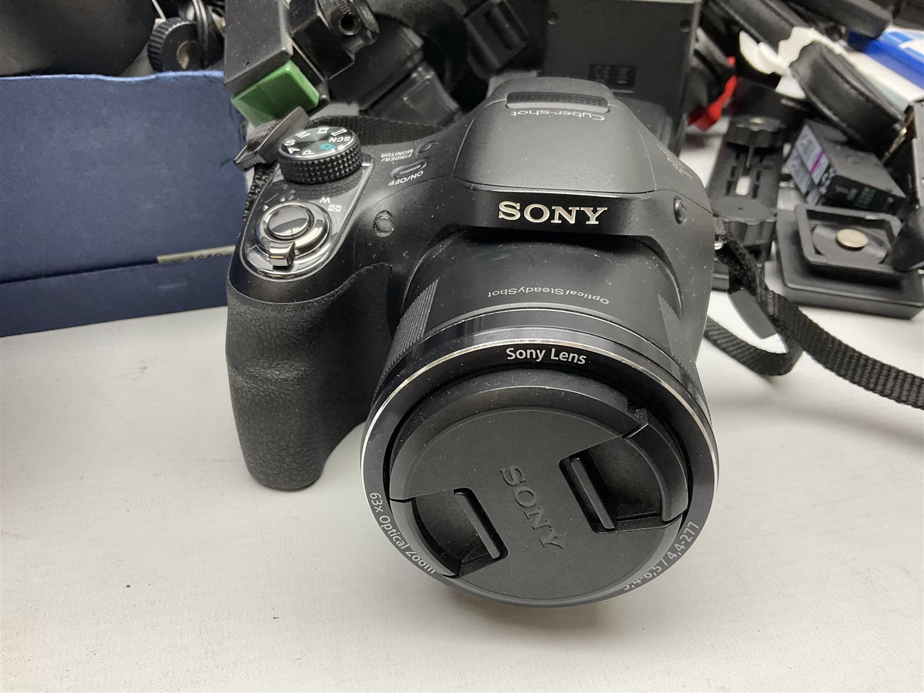 Sony CyberShot digital camera body with 'Sony 63x optical zoom 3,46,5