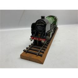 Gauge I - Aster live steam Southern Railway 4-4-0 Schools Class locomotive 'Winchester' No.901 with six-wheel tender; twin outside cylinders, smoke deflectors and spirit burner fed from tender tank, with Aster serial no. 6141167 between the wheels (2)