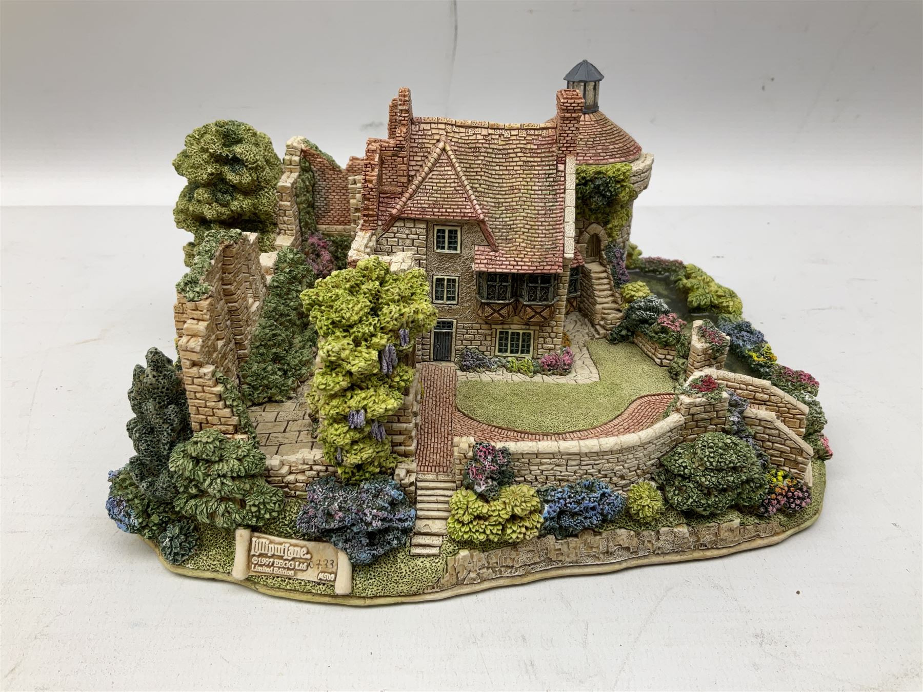 Lilliput Lane 'Scotney Castle Garden' special edition model
