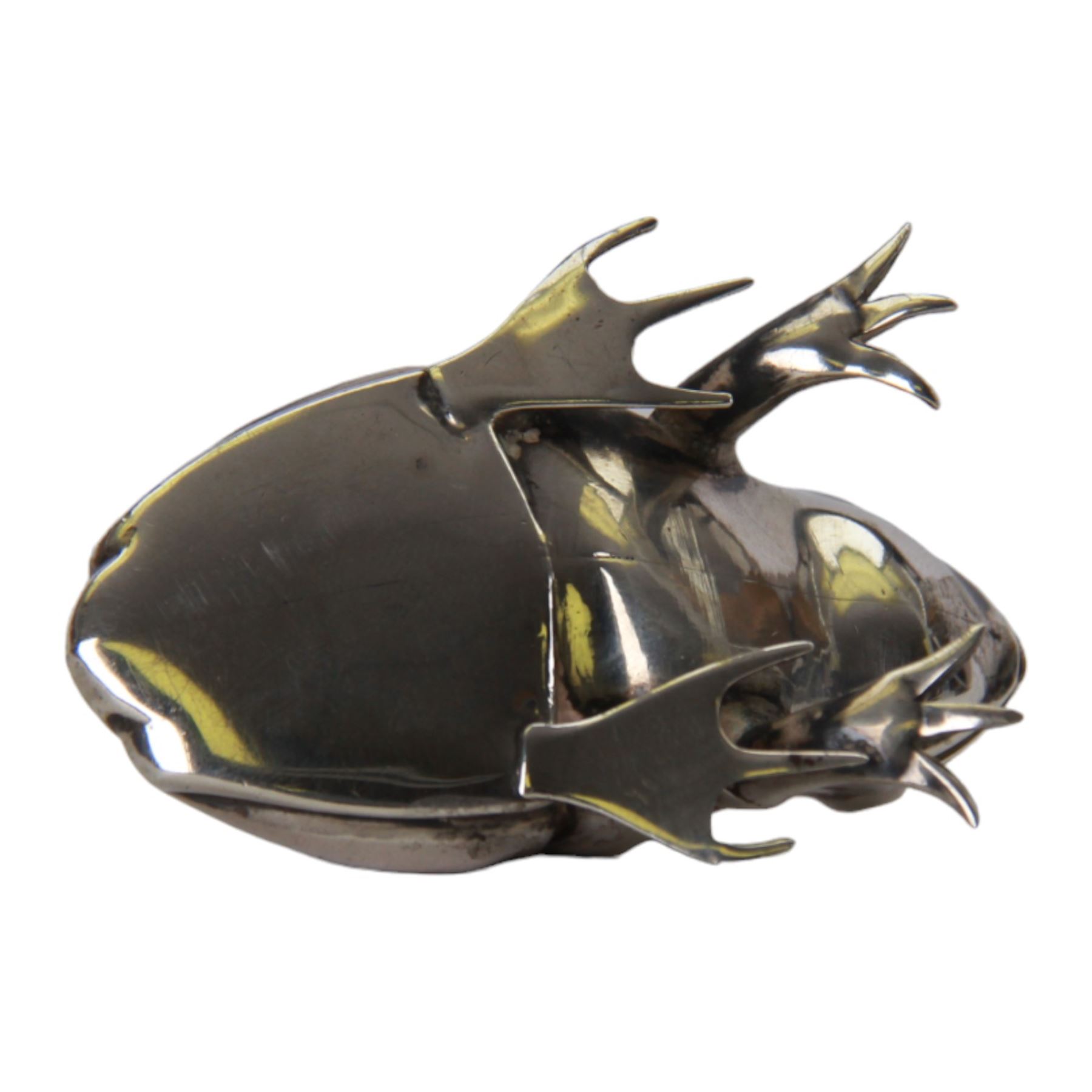 Edwardian silver novelty pin cushion, modelled as a frog, hallmarked Adie & Lovekin Ltd, Birmingham 1907, L6cm