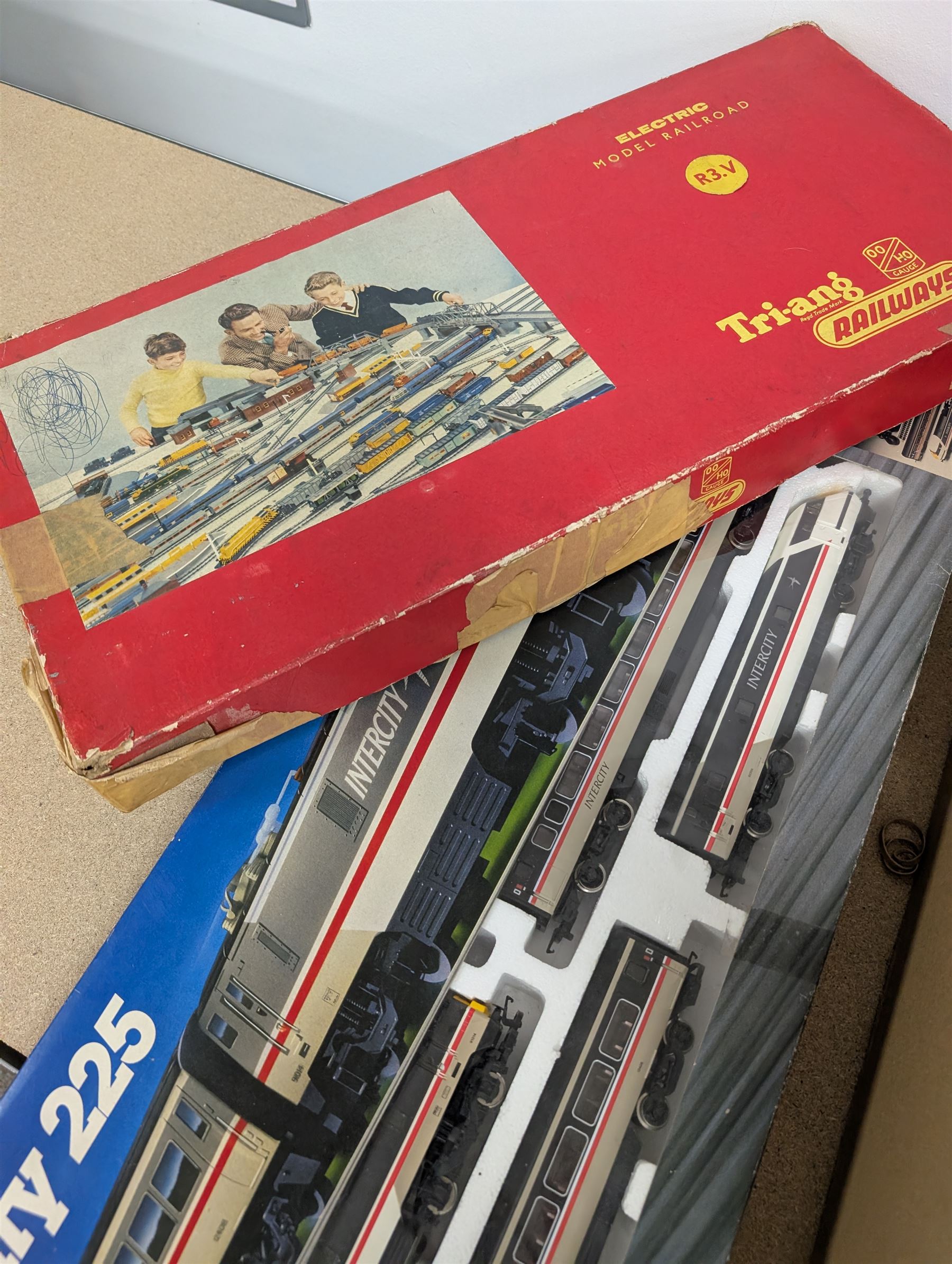 Hornby Electric Intercity Trainset, Triang Railways Electric trainset and a collection of 00 gauge rolling stock, control units, etc