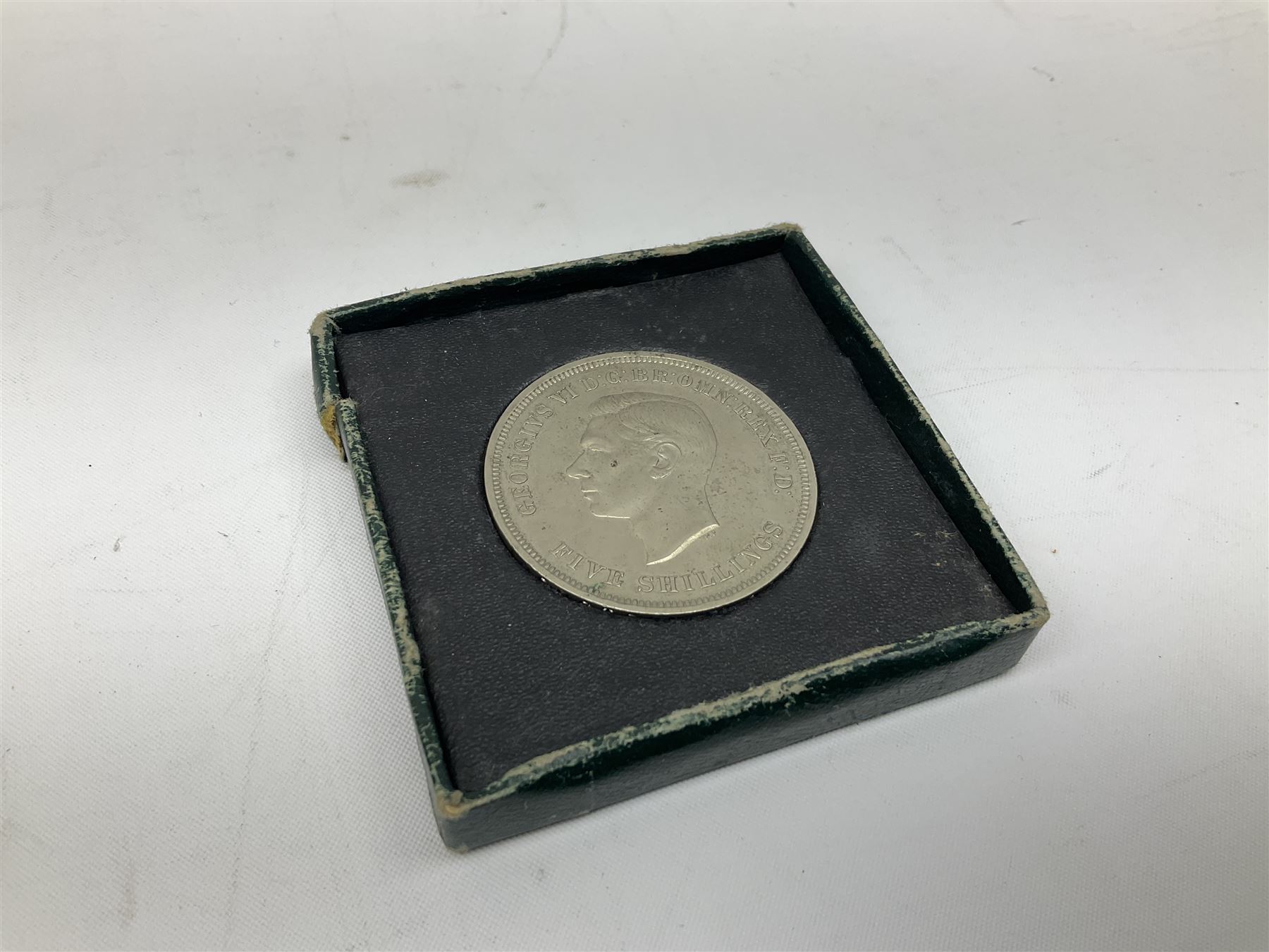 Great British and World coins including part filled Whitman folders, pre-decimal pennies, commemorative crowns, brass threepence pieces, small number of banknotes, etc