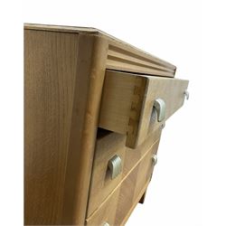 Light oak chest, three long graduating drawers, on shaped supports (W76cm, D46xm, H76cm) 