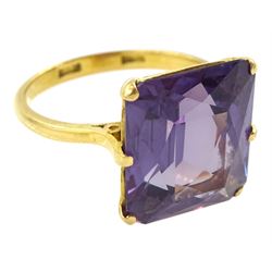 21ct gold synethic purple stone set ring 