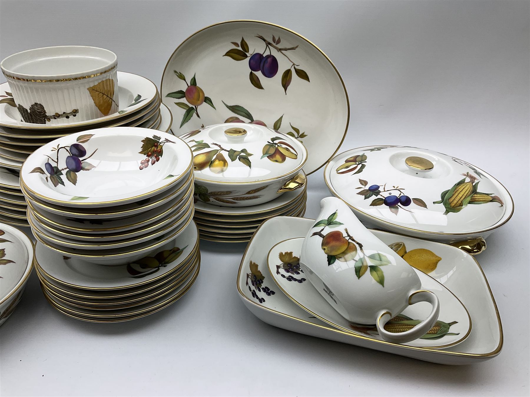 Royal Worcester Evesham dinner service including dinner plates