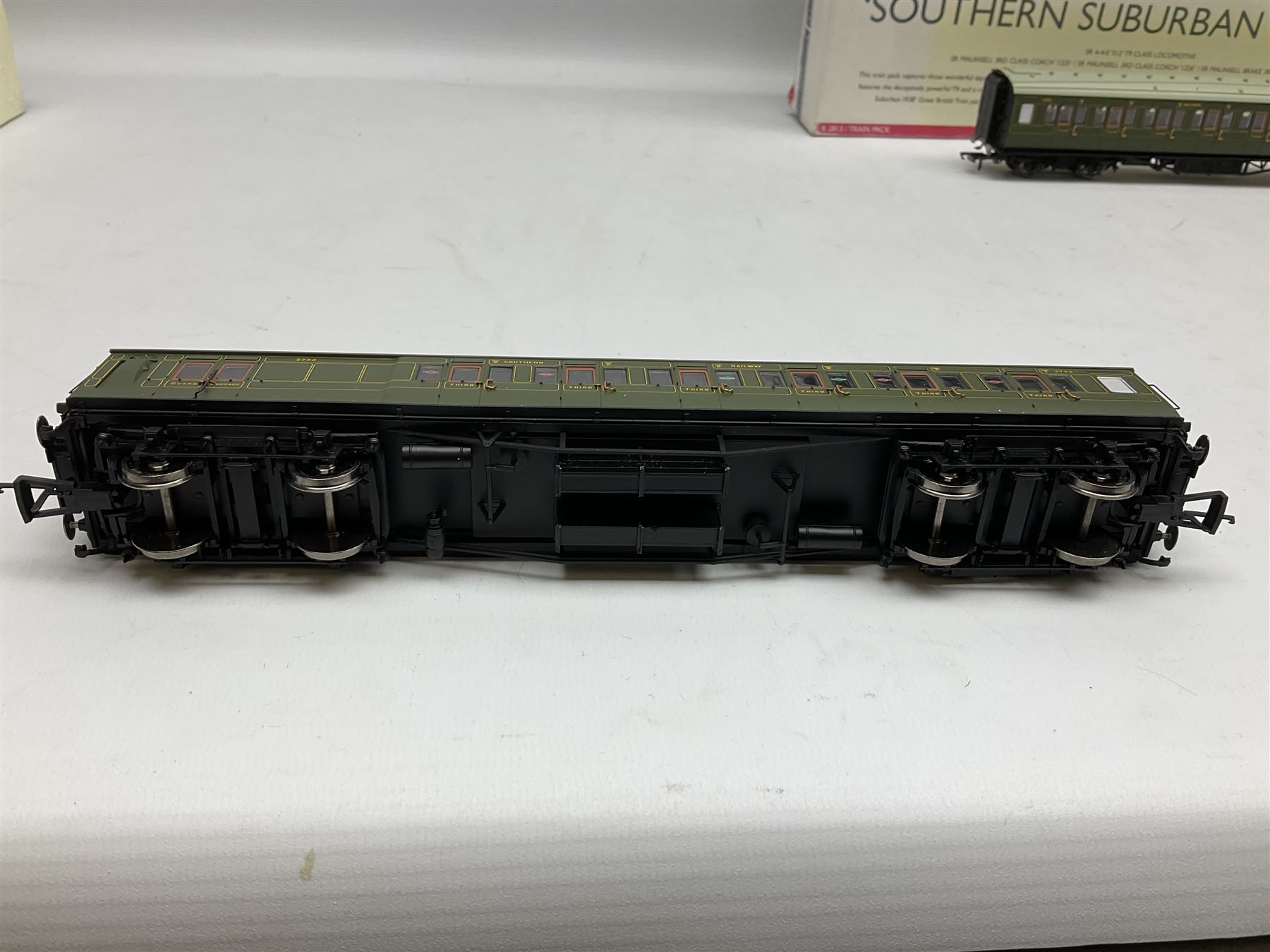 Hornby '00' gauge - 'Southern Suburban 1938' Coach Pack, DCC ready 