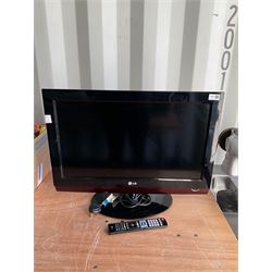 LG 26'' tv with built in DVD player - THIS LOT IS TO BE COLLECTED BY APPOINTMENT FROM DUGGLEBY STORAGE, GREAT HILL, EASTFIELD, SCARBOROUGH, YO11 3TX